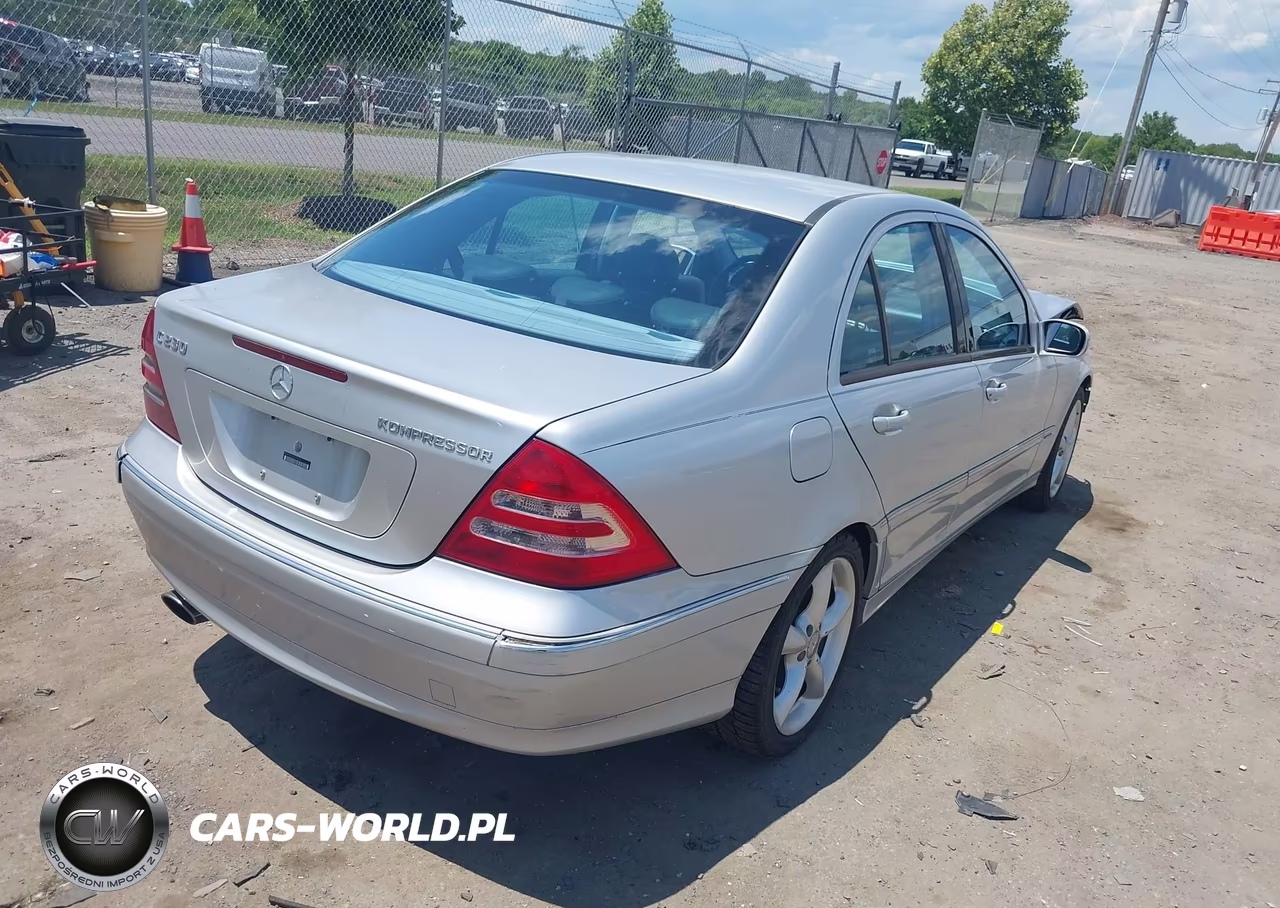 2004 Mercedes-Benz C 230 Kompressor Sport-Sport VIN:WDBRF40J34F487914 - 4