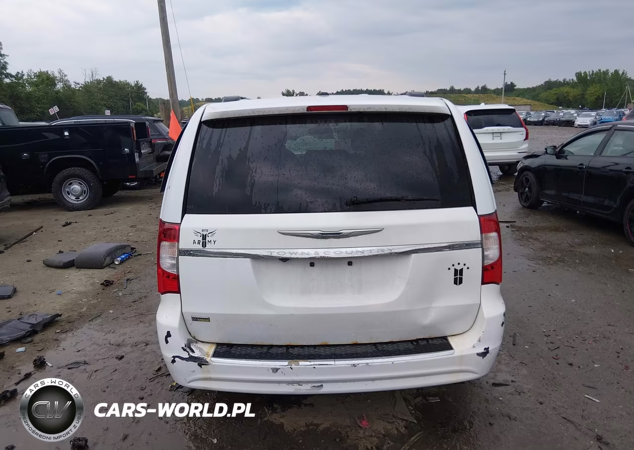 2014 Chrysler Town & Country Touring VIN:2C4RC1BGXER132100 - 16