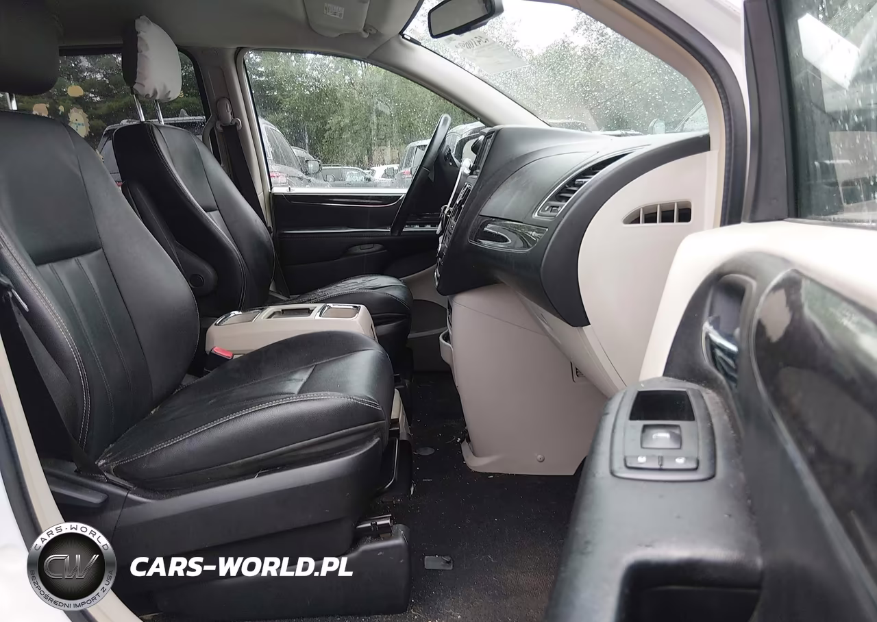 2014 Chrysler Town & Country Touring VIN:2C4RC1BGXER132100 - 5