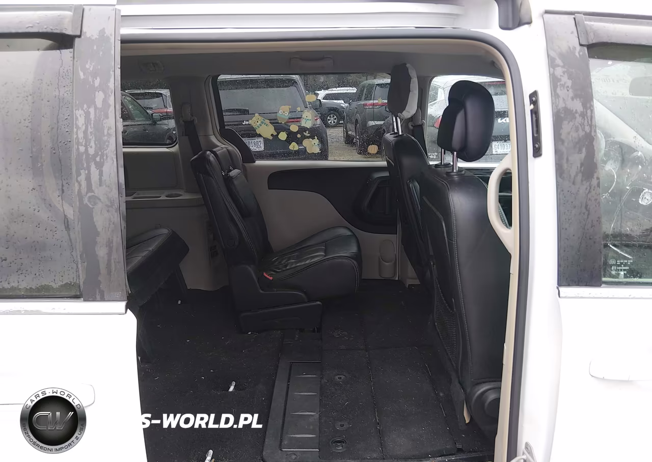 2014 Chrysler Town & Country Touring VIN:2C4RC1BGXER132100 - 8