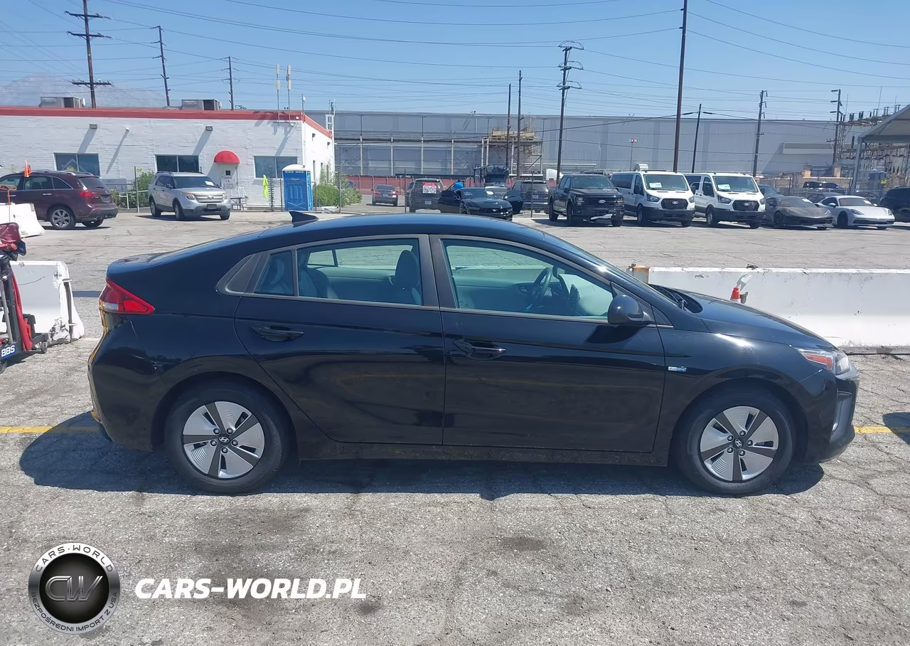 2020 Hyundai Ioniq Hybrid Blue VIN:KMHC65LC6LU218709 - 14