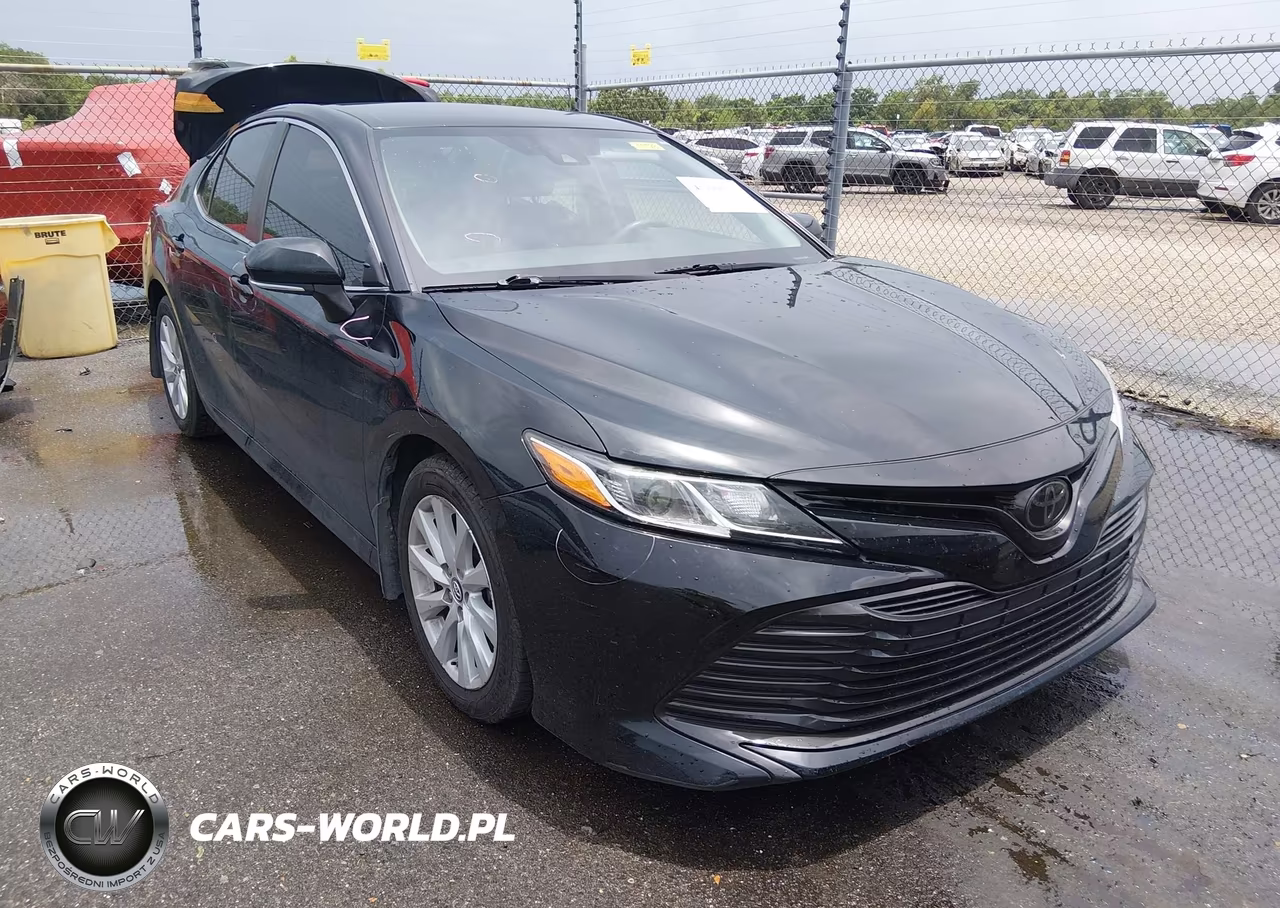 2018 Toyota Camry Le – zdjęcie 1 z 17