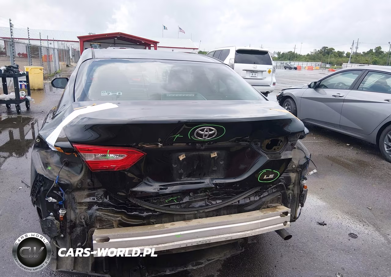 2018 Toyota Camry Le VIN:4T1B11HK0JU097224 - 17