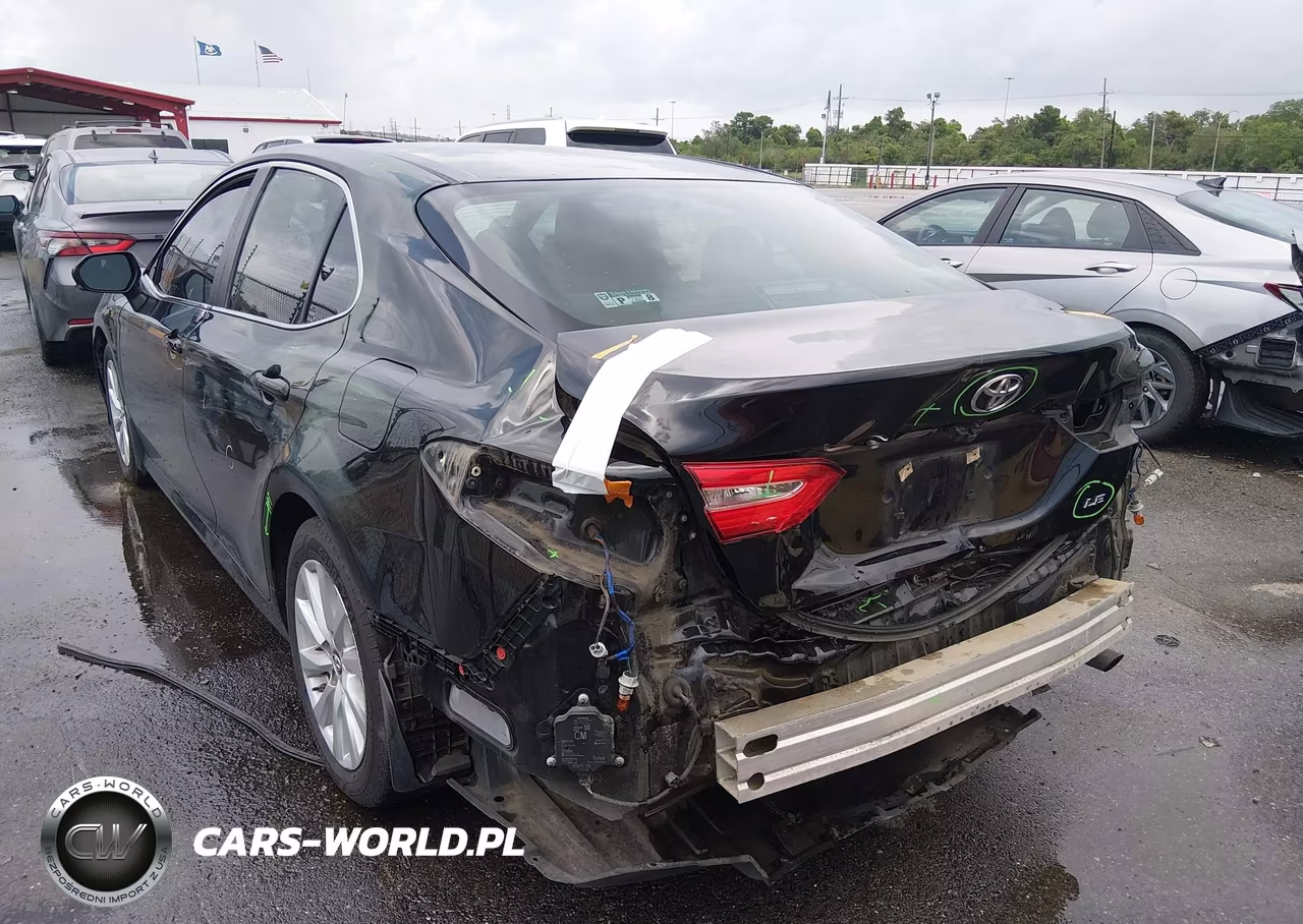 2018 Toyota Camry Le VIN:4T1B11HK0JU097224 - 3