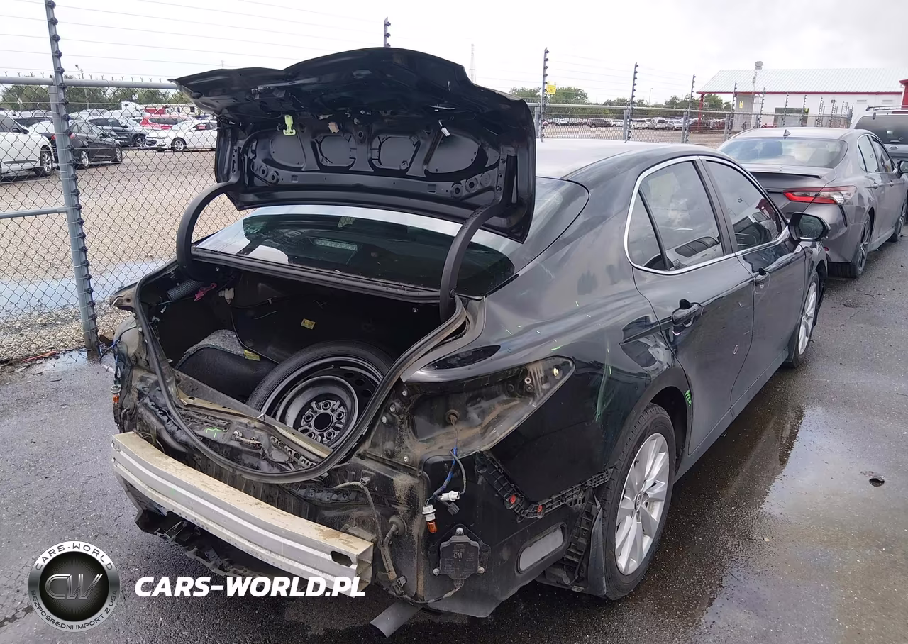 2018 Toyota Camry Le VIN:4T1B11HK0JU097224 - 4