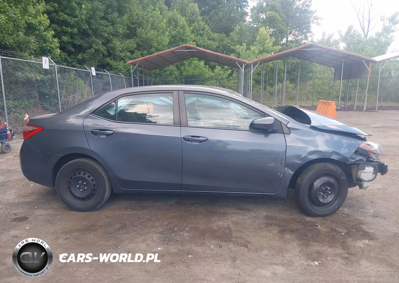 2018 Toyota Corolla Le VIN:5YFBURHE6JP810046 - 12