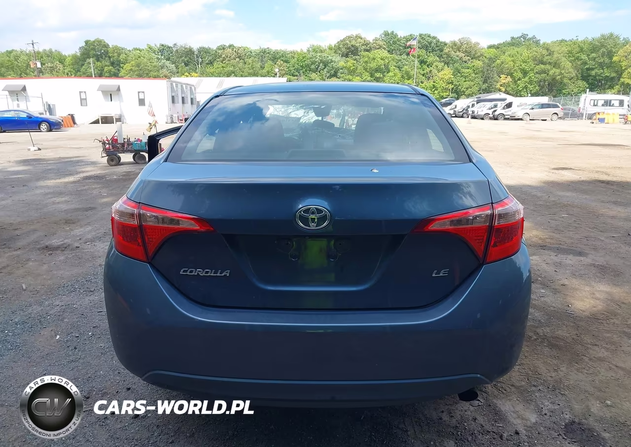 2018 Toyota Corolla Le VIN:5YFBURHE6JP810046 - 15