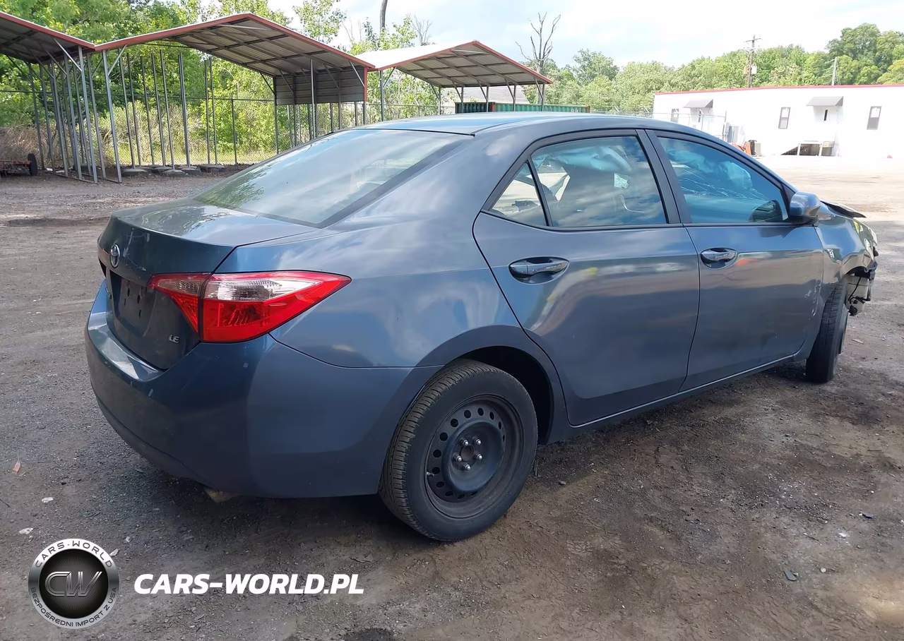 2018 Toyota Corolla Le VIN:5YFBURHE6JP810046 - 4