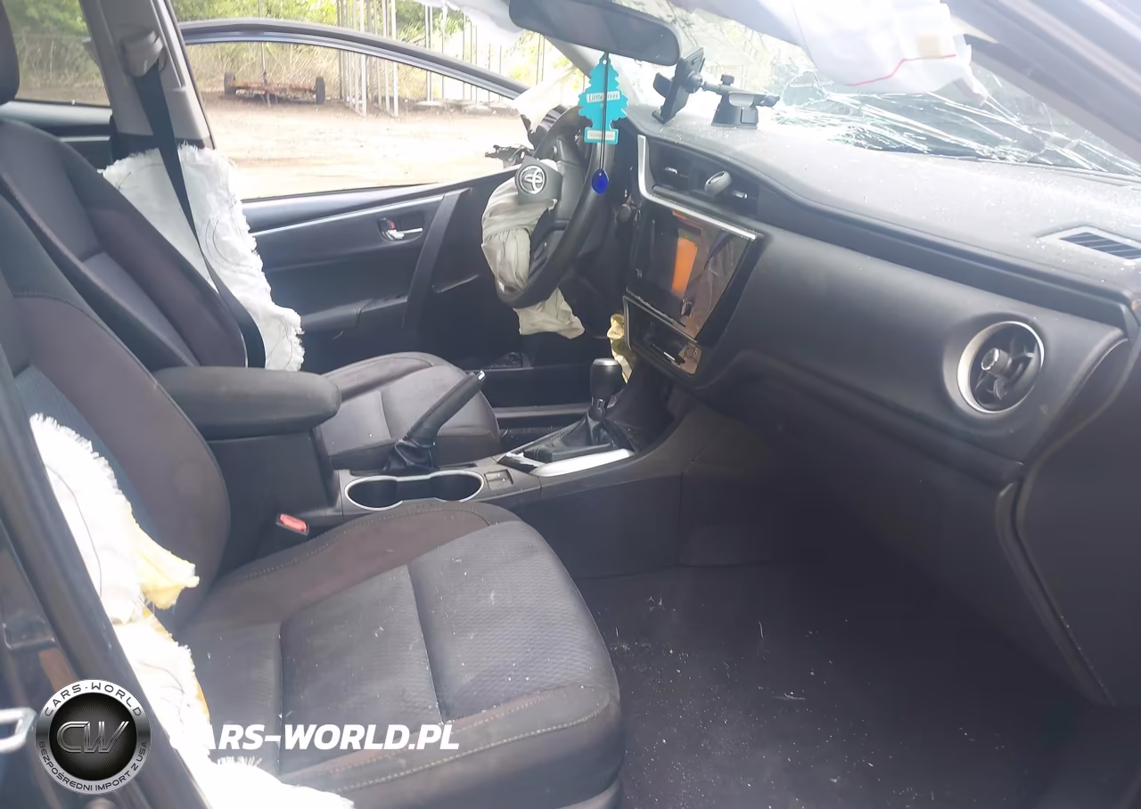 2018 Toyota Corolla Le VIN:5YFBURHE6JP810046 - 5