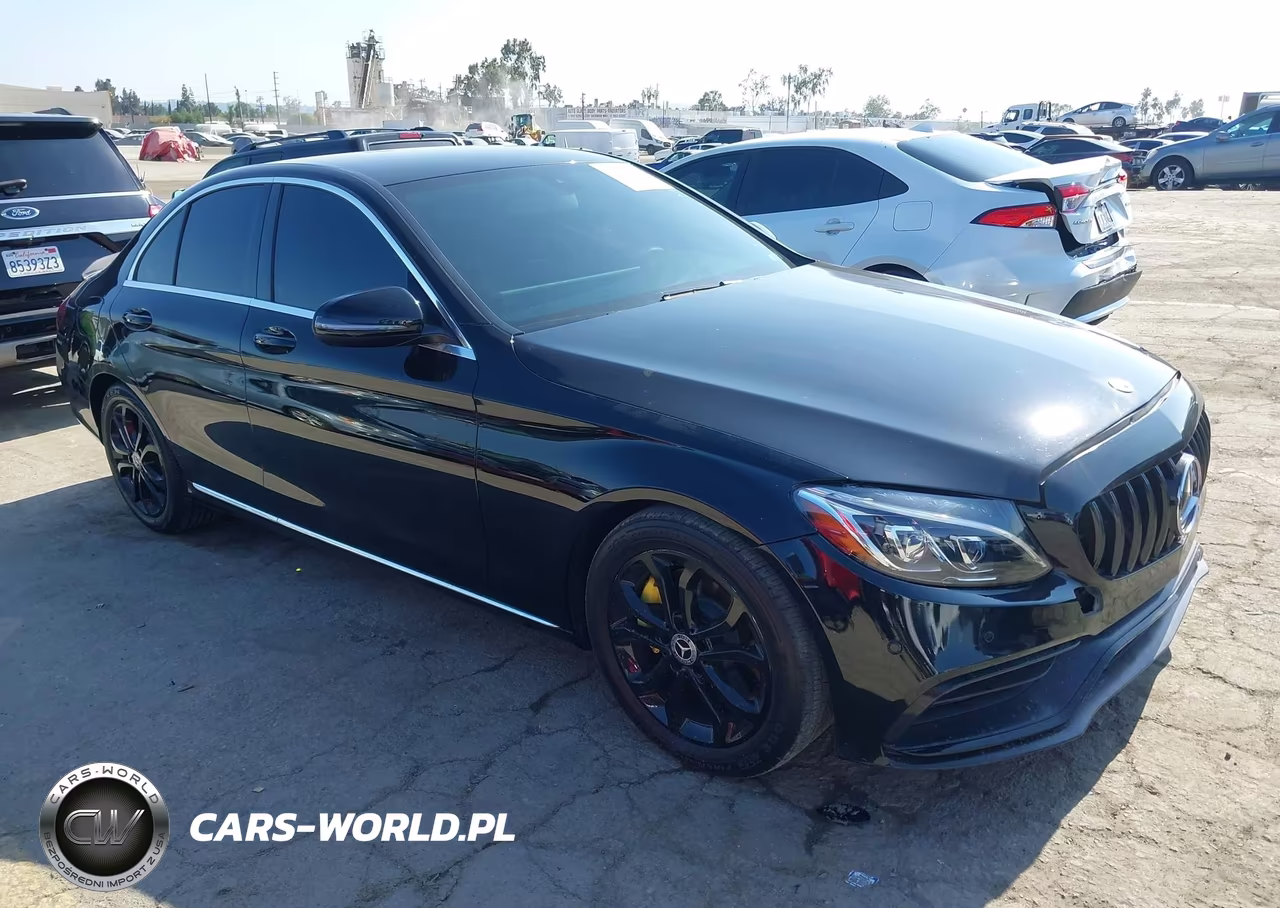 2017 Mercedes-Benz C 300 Luxury-Sport – zdjęcie 1 z 11