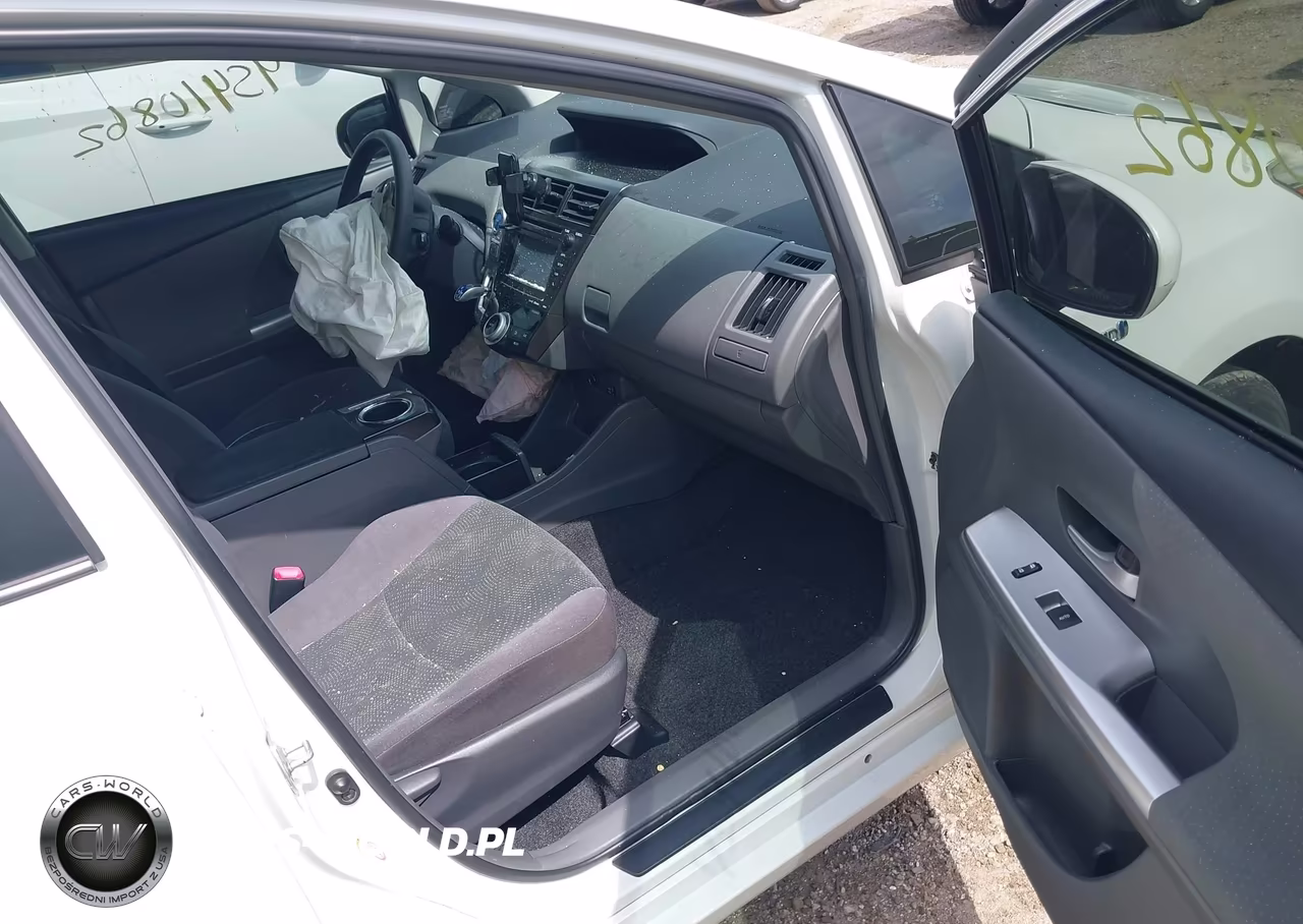 2014 Toyota Prius V Three VIN:JTDZN3EU2EJ014814 - 5