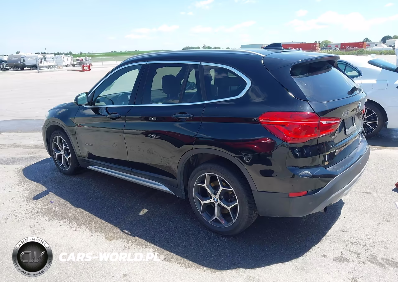 2018 BMW X1 xDrive28I VIN:WBXHT3C35J5K30979 - 3