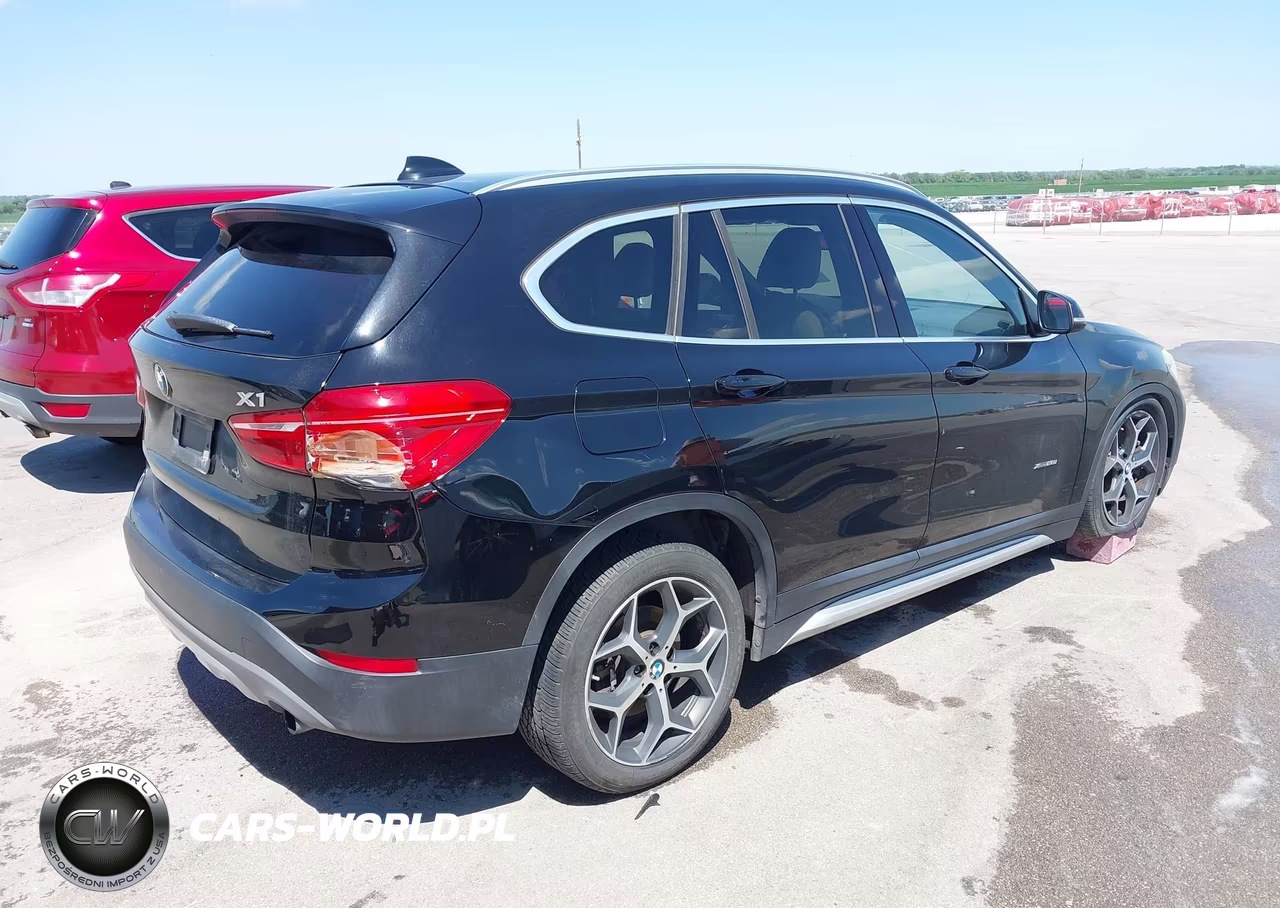 2018 BMW X1 xDrive28I VIN:WBXHT3C35J5K30979 - 4
