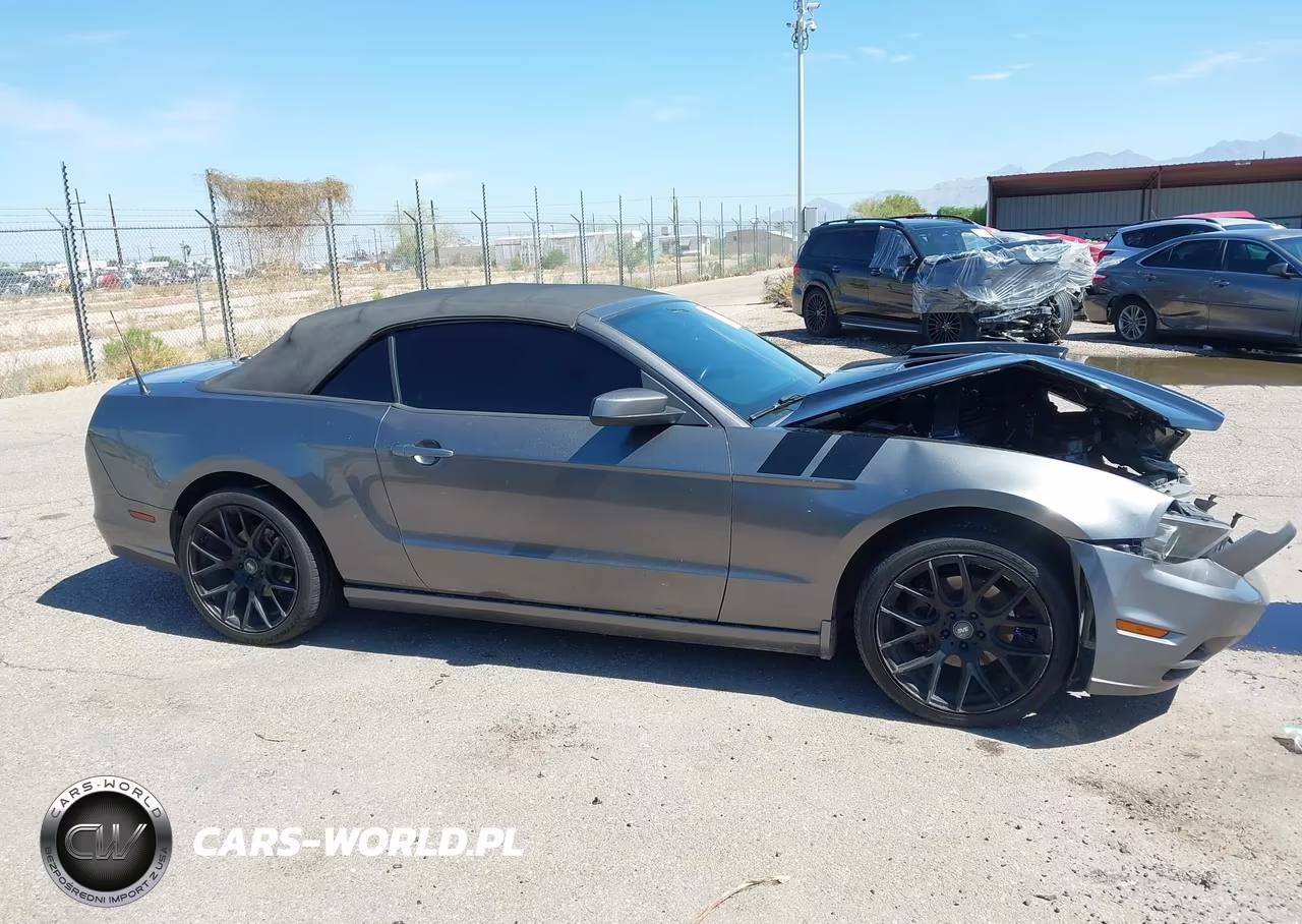2014 Ford Mustang V6-V6 Premium VIN:1ZVBP8EM8E5328515 - 13