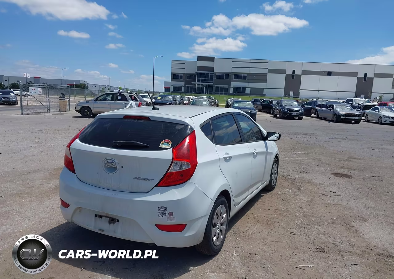 2015 Hyundai Accent Gs VIN:KMHCT5AE3FU217793 - 4