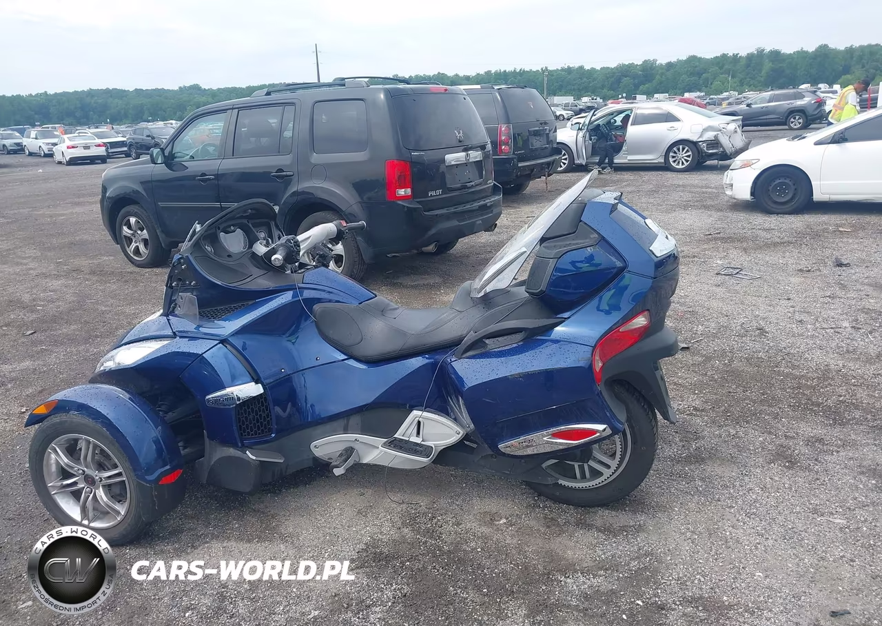 2011 Can-Am Spyder Roadster Rt VIN:2BXJBKC19BV001520 - 13