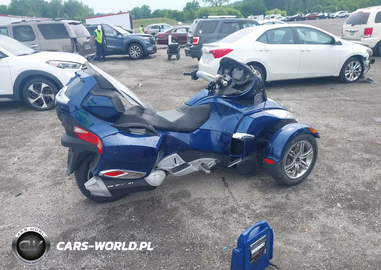 2011 Can-Am Spyder Roadster Rt VIN:2BXJBKC19BV001520 - 4