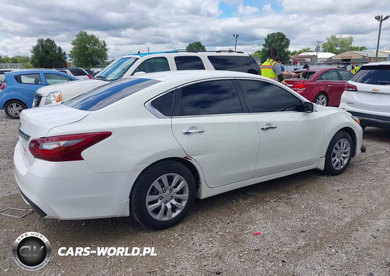 2018 Nissan Altima 2.5 S VIN:1N4AL3AP8JC107926 - 13