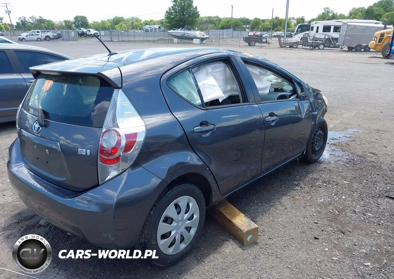 2012 Toyota Prius C Two VIN:JTDKDTB3XC1008630 - 4