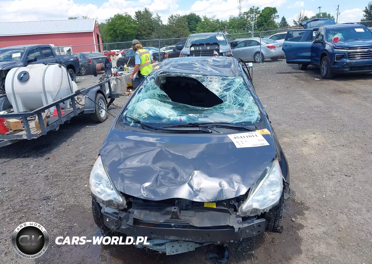 2012 Toyota Prius C Two VIN:JTDKDTB3XC1008630 - 6