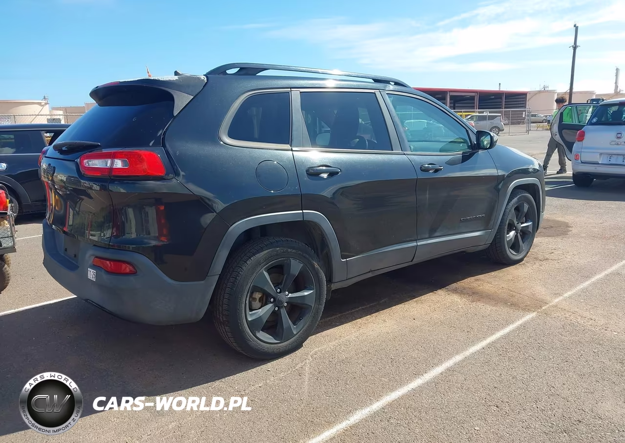 2015 Jeep Cherokee Latitude Altitude VIN:1C4PJLCB7FW759910 - 4