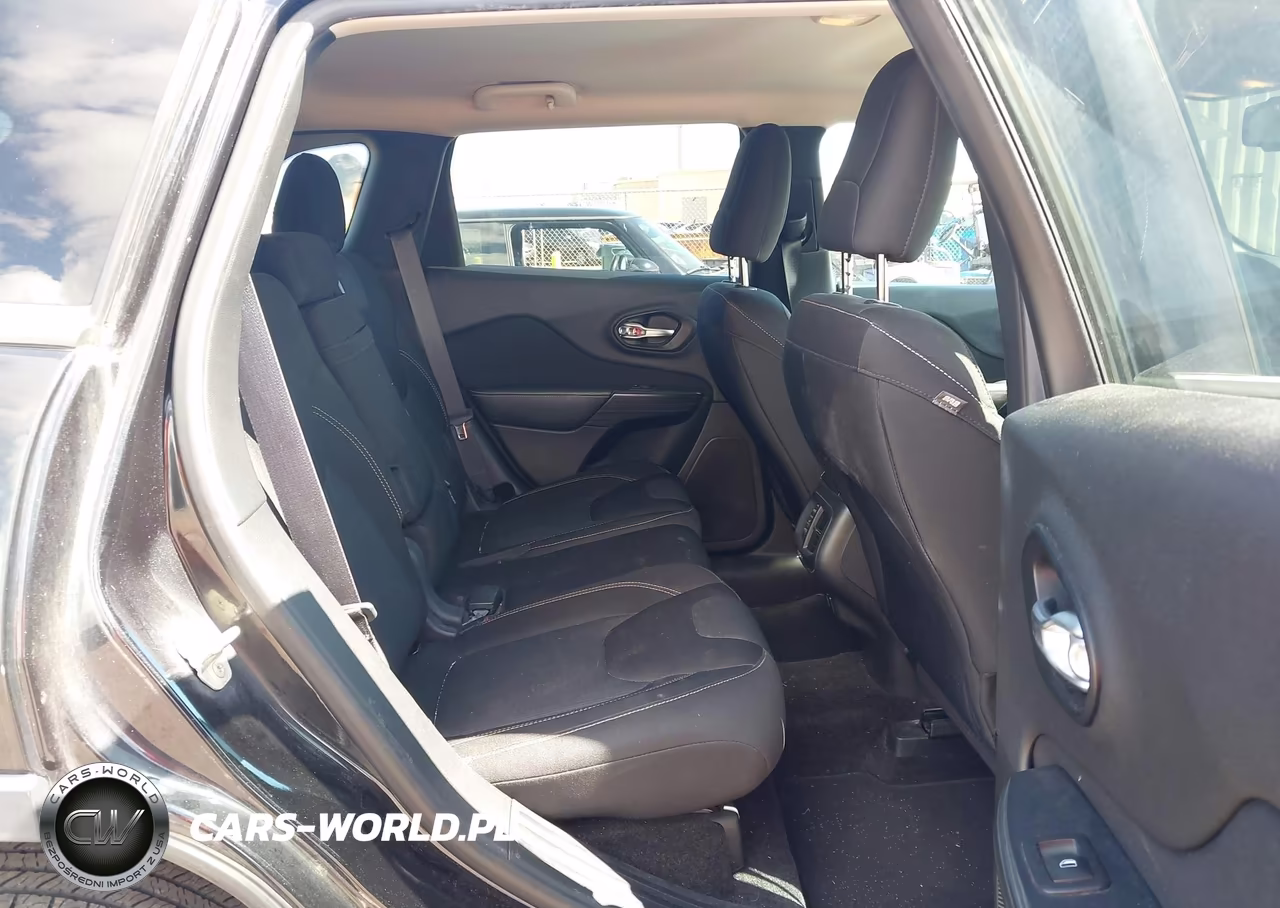 2015 Jeep Cherokee Latitude Altitude VIN:1C4PJLCB7FW759910 - 8
