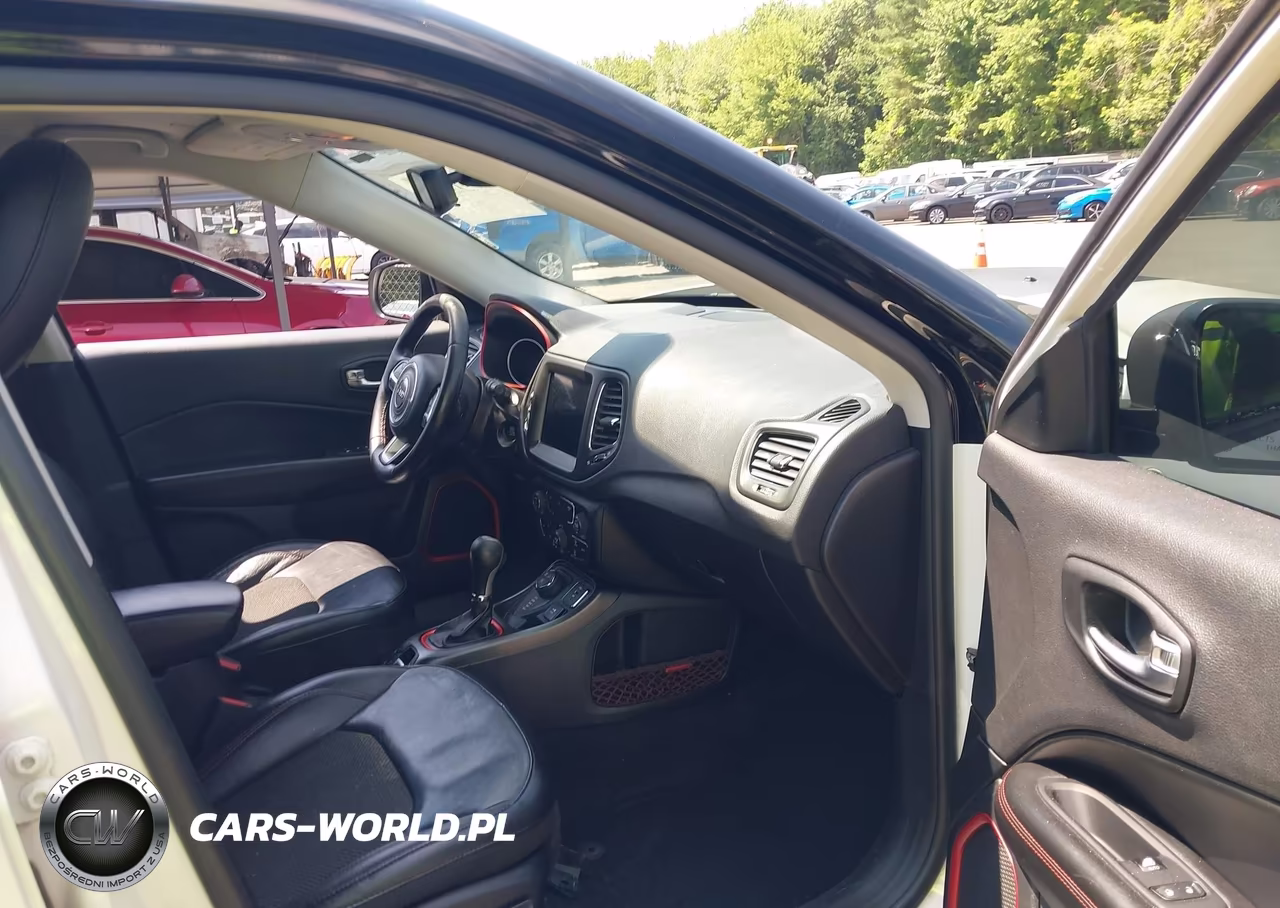 2019 Jeep Compass Trailhawk 4X4 VIN:3C4NJDDB4KT799969 - 5