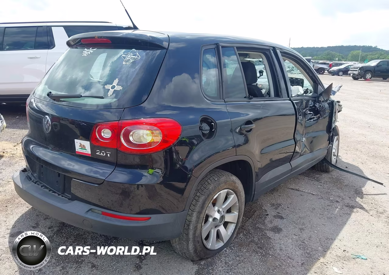 2010 Volkswagen Tiguan S VIN:WVGAV7AXXAW524602 - 4