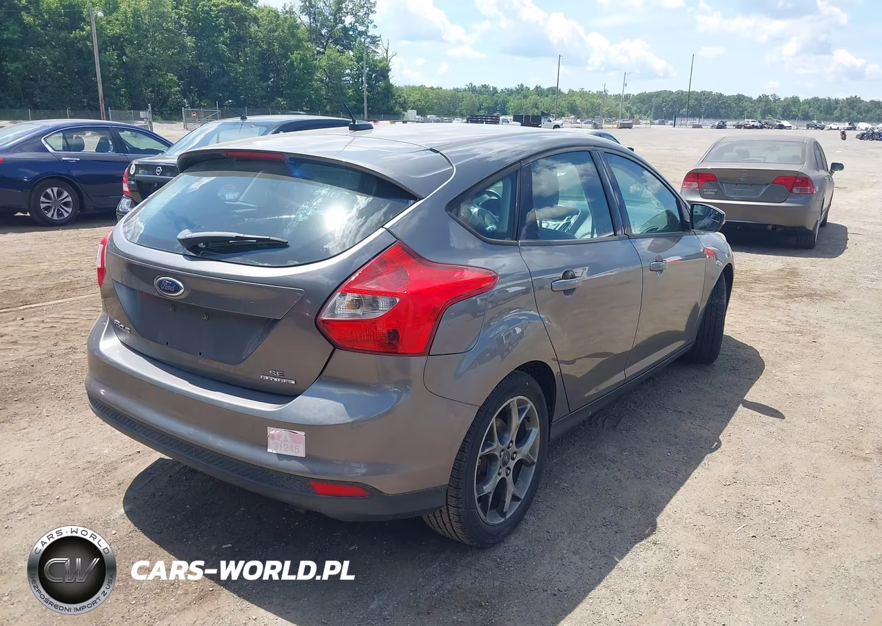 2013 Ford Focus Se VIN:1FADP3K23DL352061 - 4