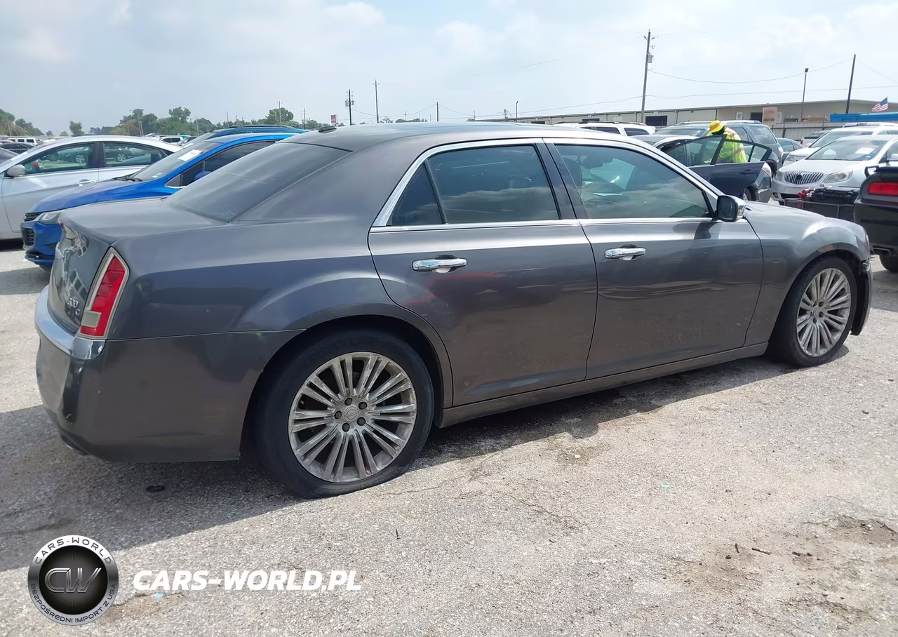 2014 Chrysler 300C VIN:2C3CCAEG1EH377556 - 13
