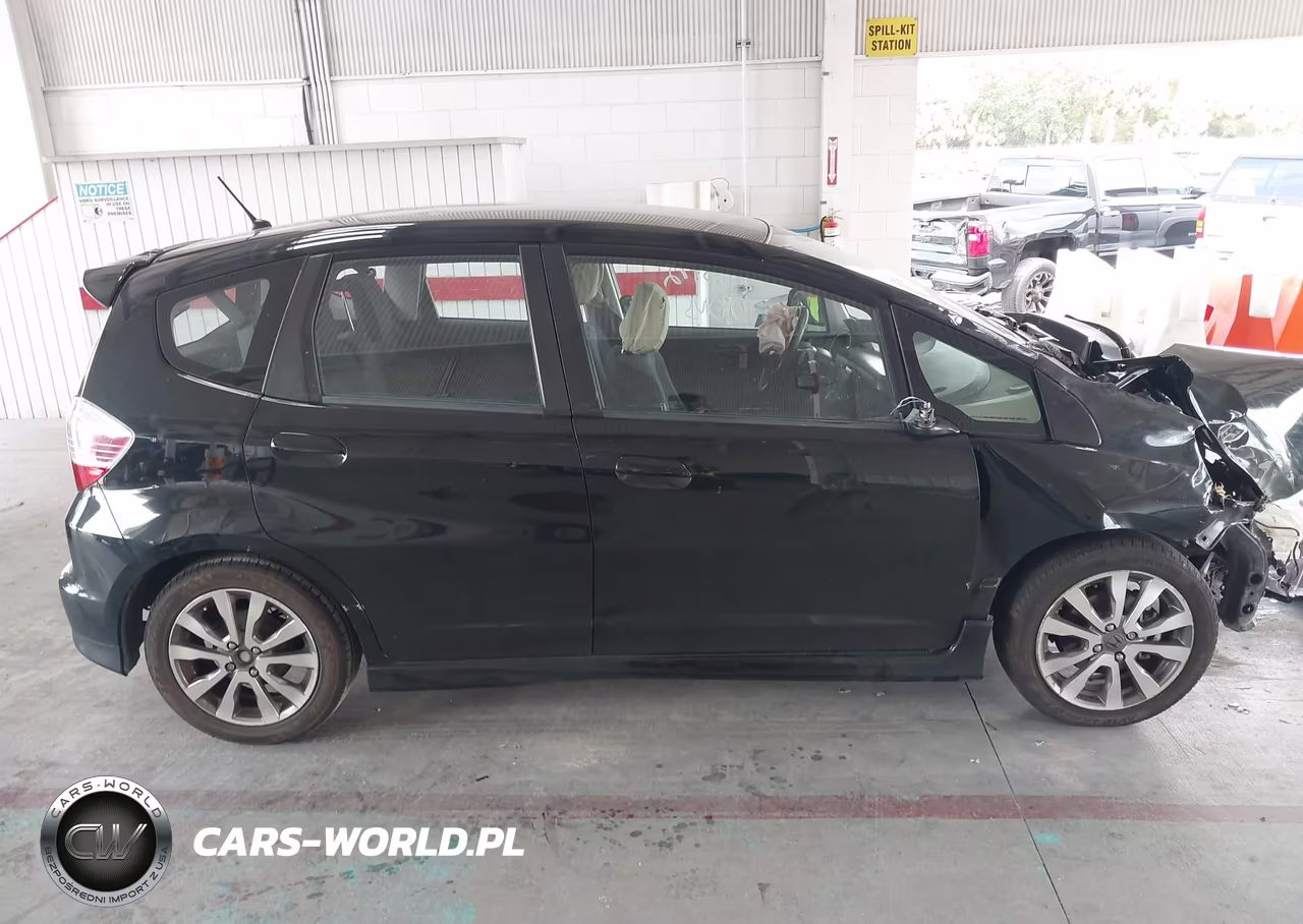 2013 Honda Fit Sport VIN:JHMGE8H59DC029028 - 13