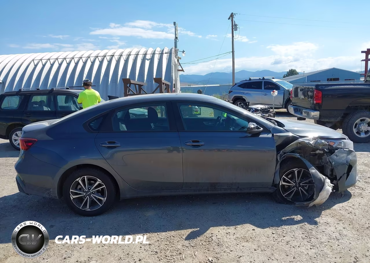 2024 Kia Forte Lxs VIN:3KPF24AD4RE781252 - 13