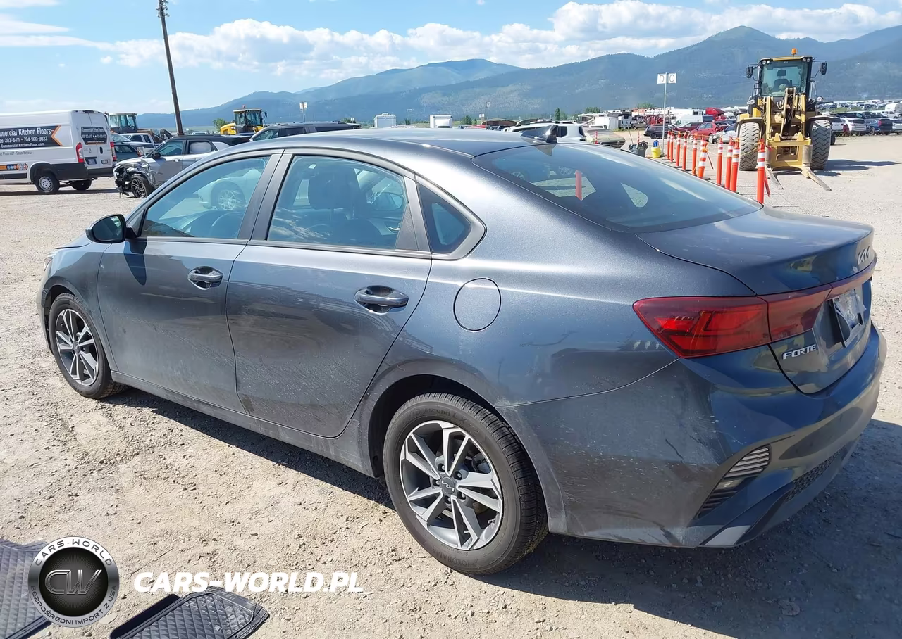 2024 Kia Forte Lxs VIN:3KPF24AD4RE781252 - 3