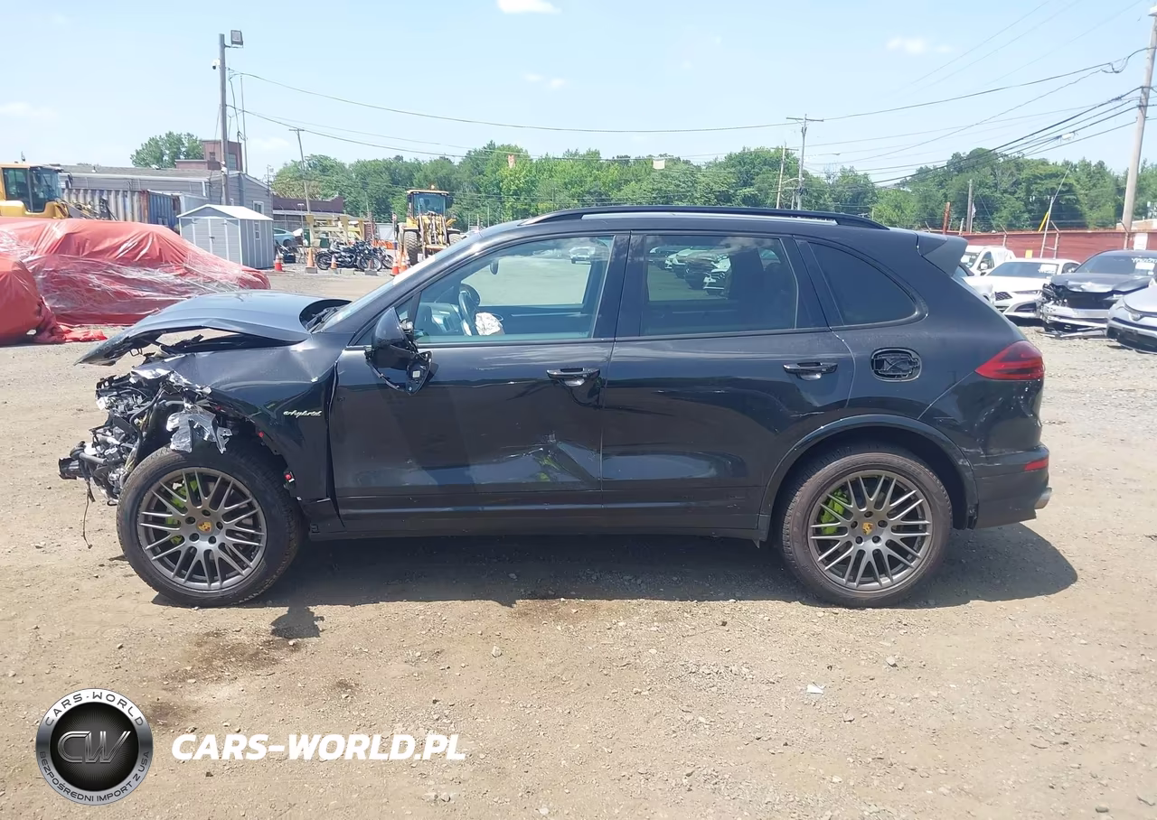2018 Porsche Cayenne E-Hybrid S Platinum Edition VIN:WP1AE2A24JLA72240 - 14