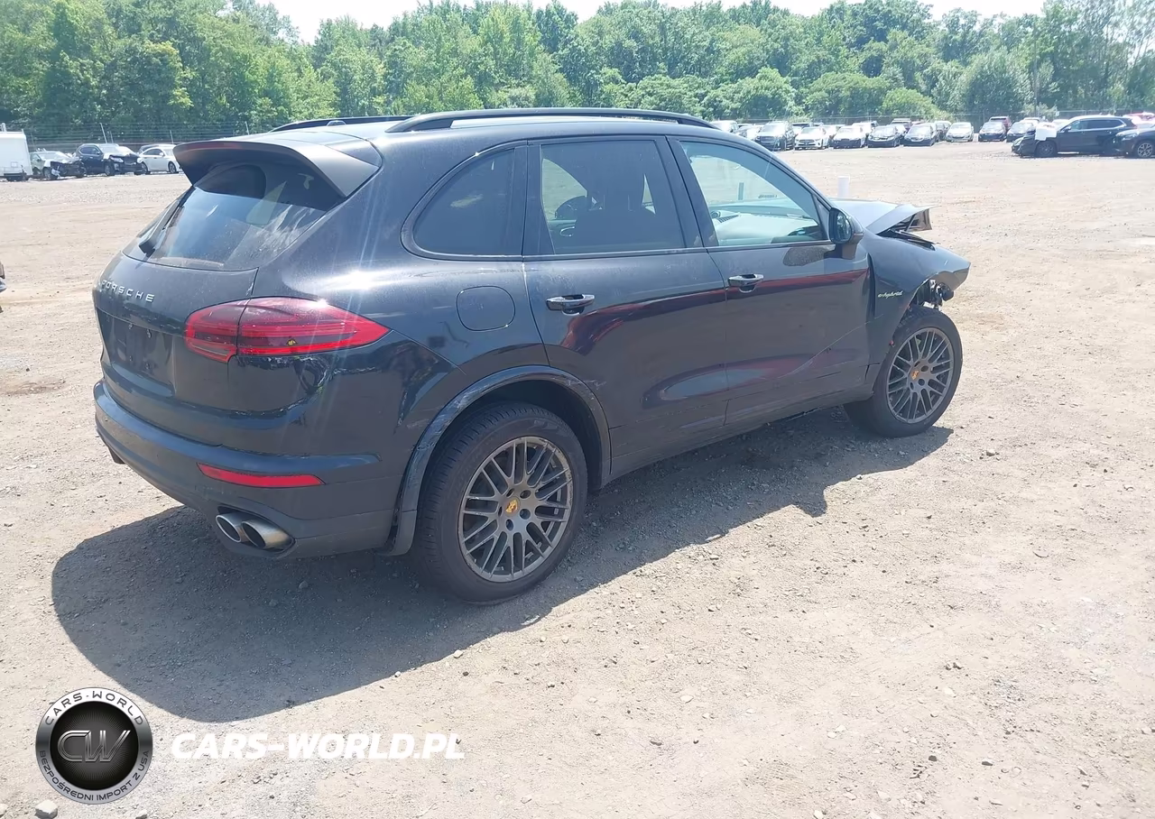 2018 Porsche Cayenne E-Hybrid S Platinum Edition VIN:WP1AE2A24JLA72240 - 4