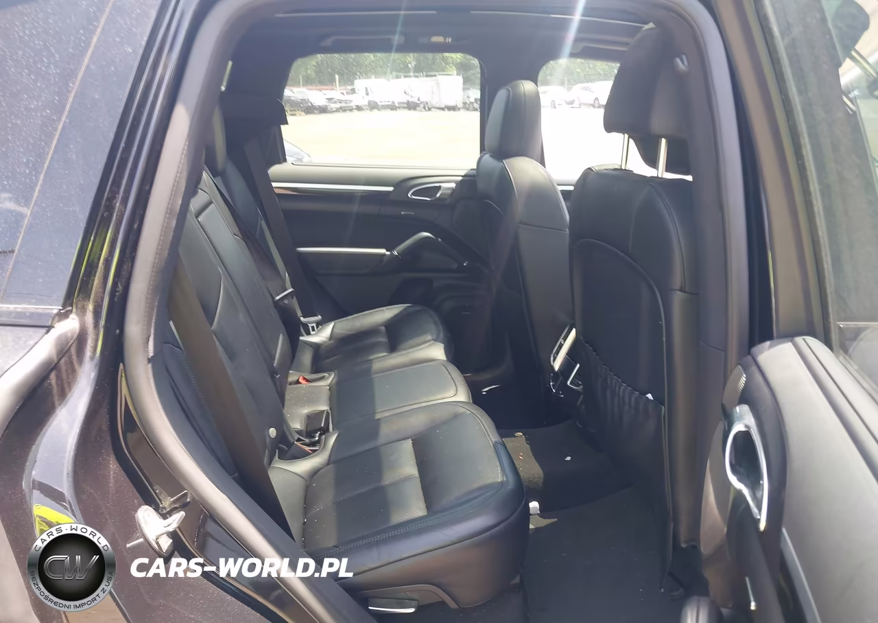 2018 Porsche Cayenne E-Hybrid S Platinum Edition VIN:WP1AE2A24JLA72240 - 8