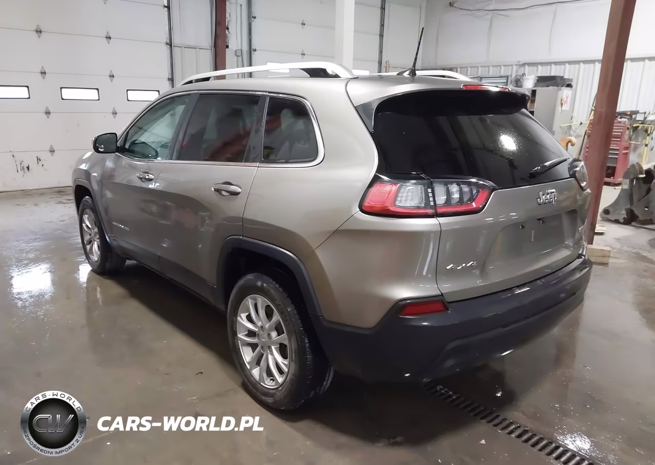 2019 Jeep Cherokee Latitude 4X4 VIN:1C4PJMCB9KD464089 - 3