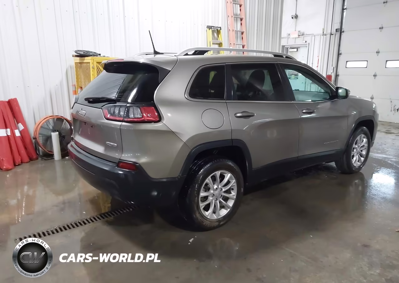 2019 Jeep Cherokee Latitude 4X4 VIN:1C4PJMCB9KD464089 - 4
