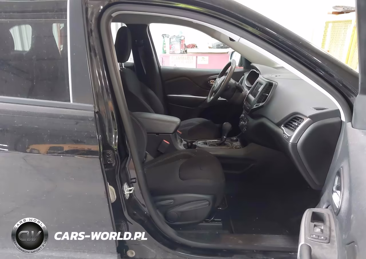 2021 Jeep Cherokee Latitude 4X4 VIN:1C4PJMCB2MD242755 - 5