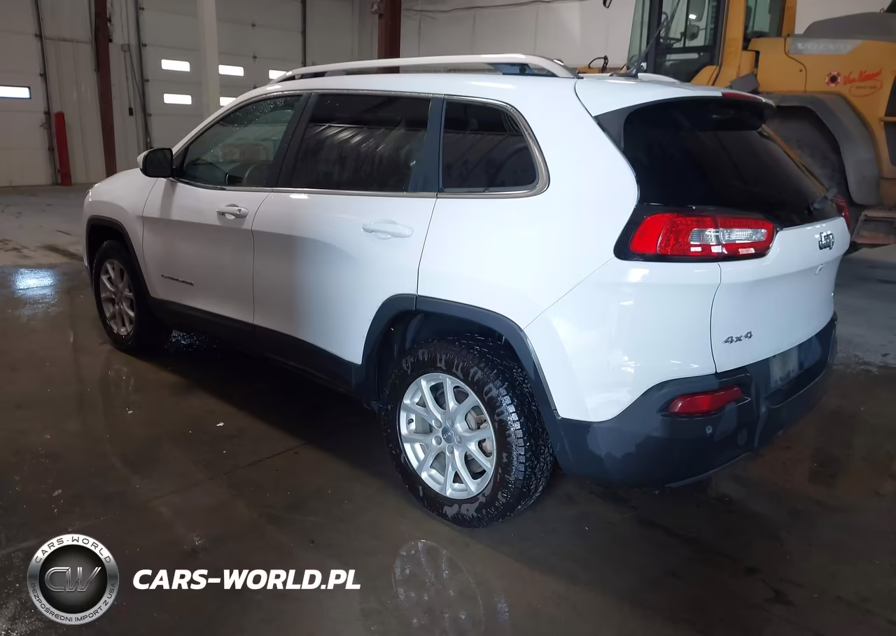 2018 Jeep Cherokee Latitude 4X4 VIN:1C4PJMCB7JD528564 - 3