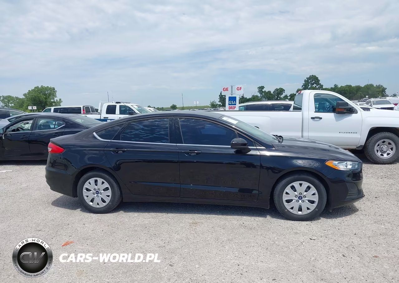 2019 Ford Fusion S VIN:3FA6P0G75KR273940 - 13