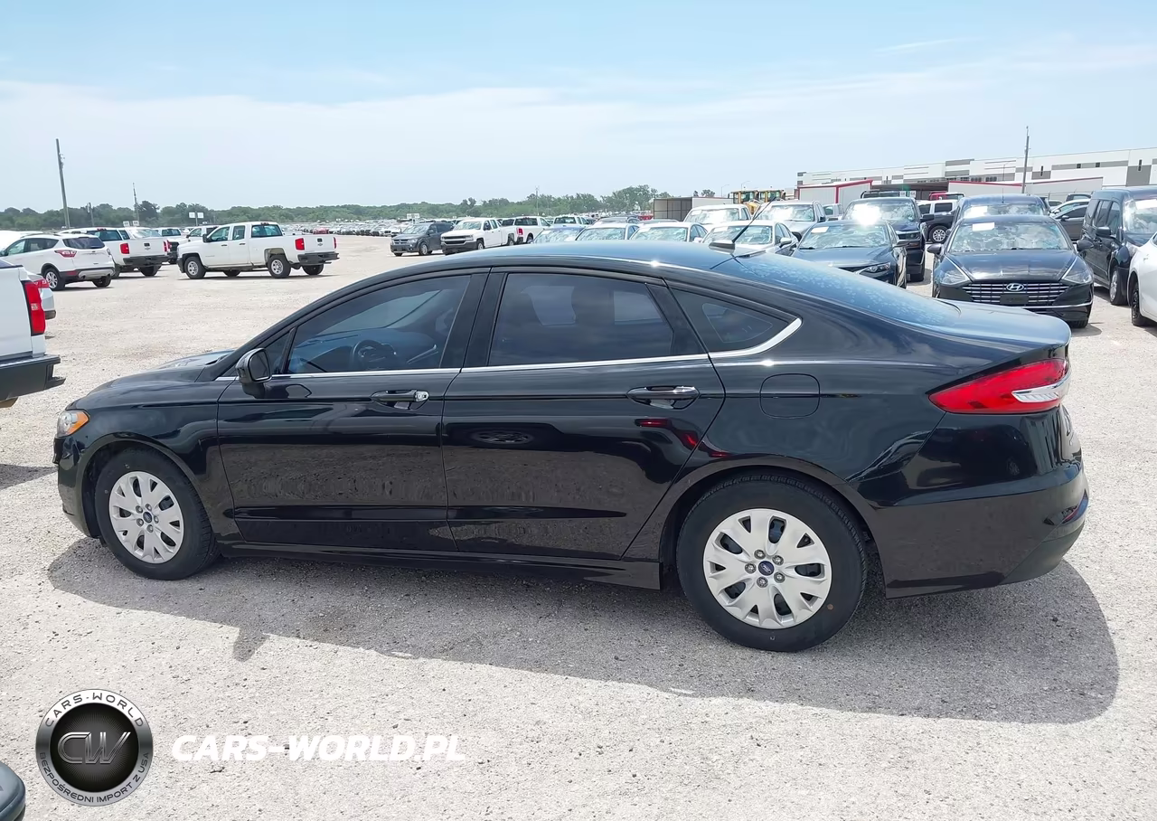 2019 Ford Fusion S VIN:3FA6P0G75KR273940 - 14