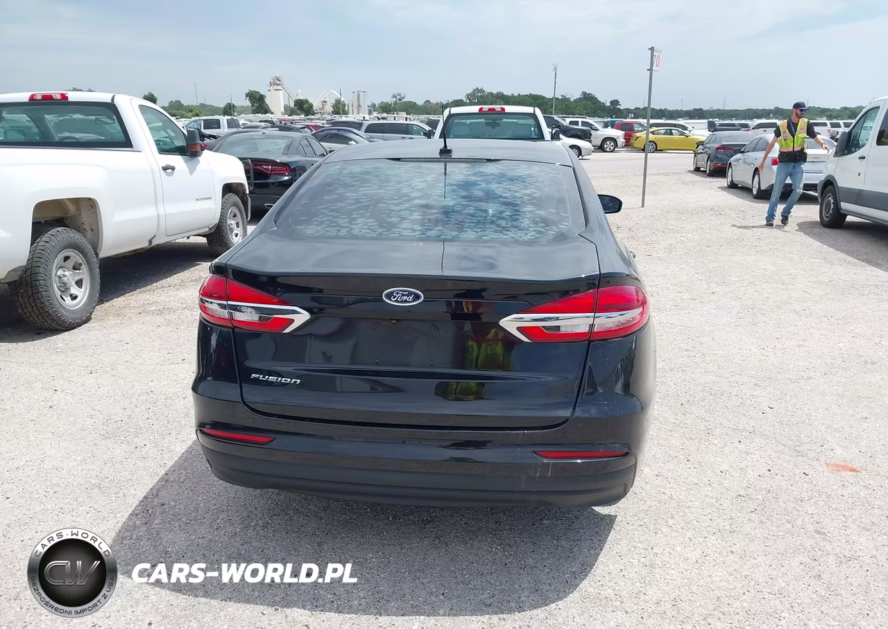 2019 Ford Fusion S VIN:3FA6P0G75KR273940 - 16