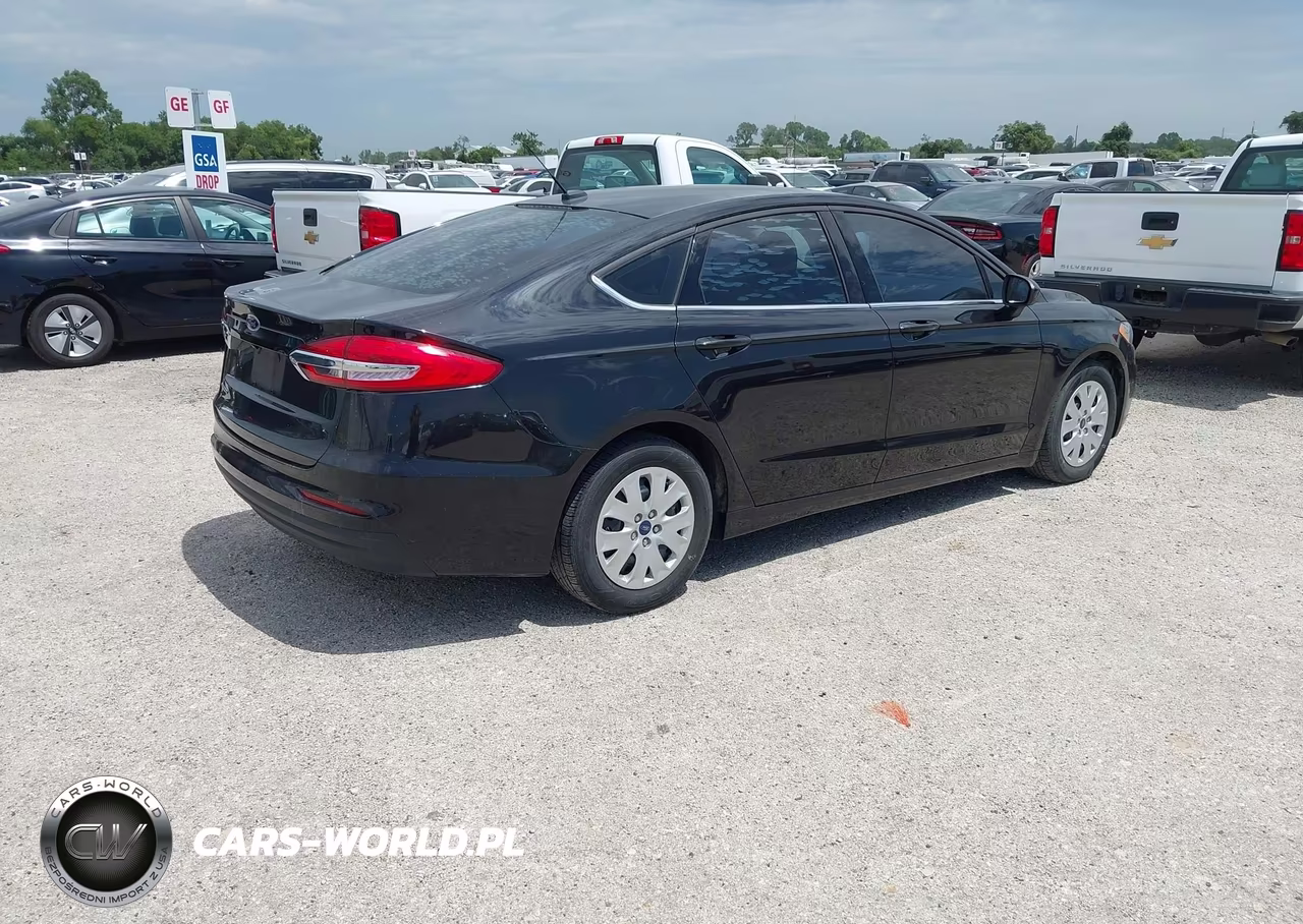 2019 Ford Fusion S VIN:3FA6P0G75KR273940 - 4