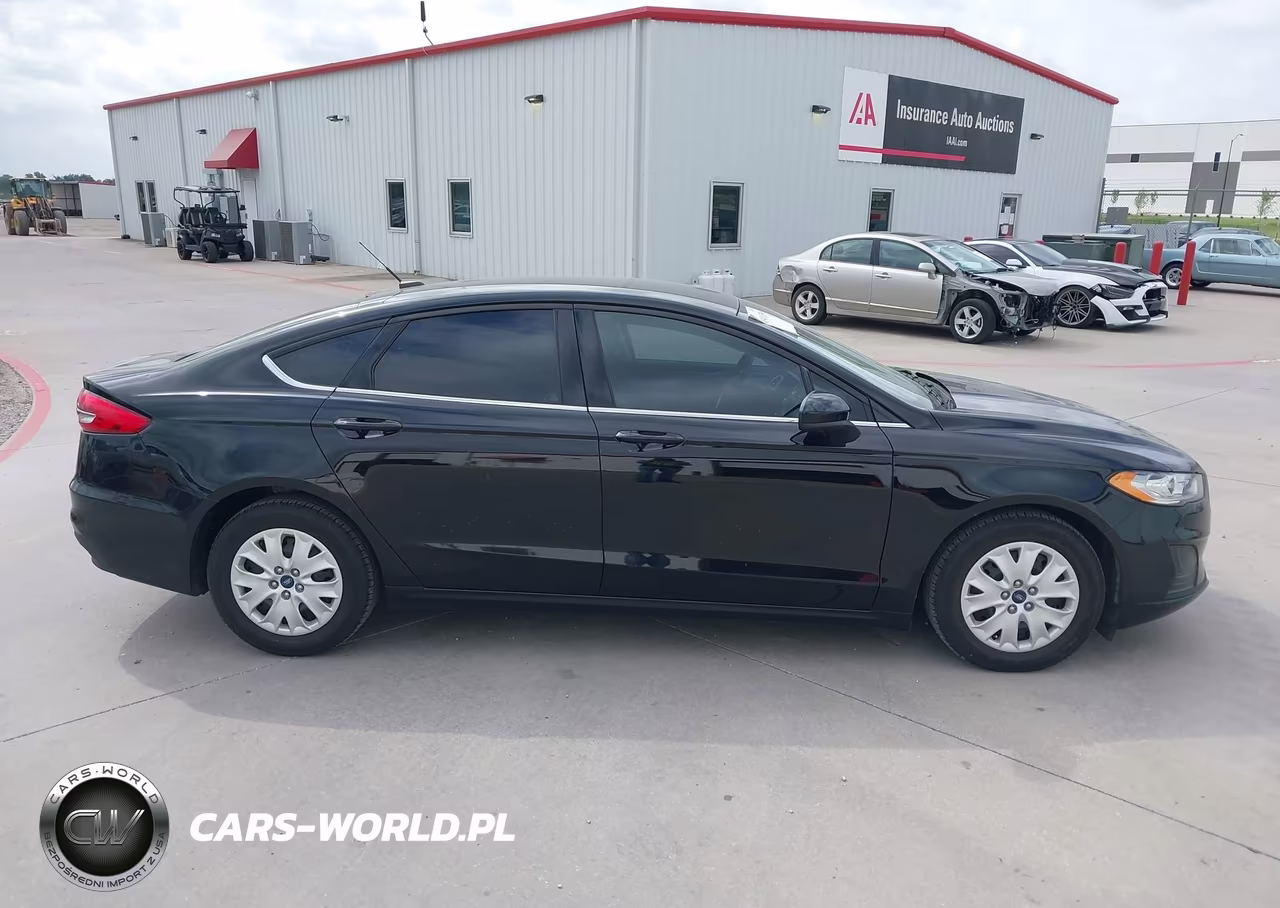 2019 Ford Fusion S VIN:3FA6P0G79KR273939 - 13