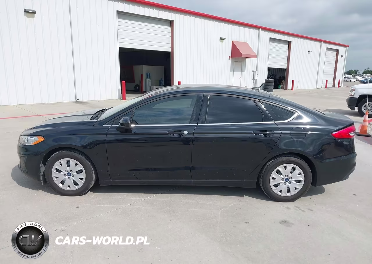 2019 Ford Fusion S VIN:3FA6P0G79KR273939 - 14