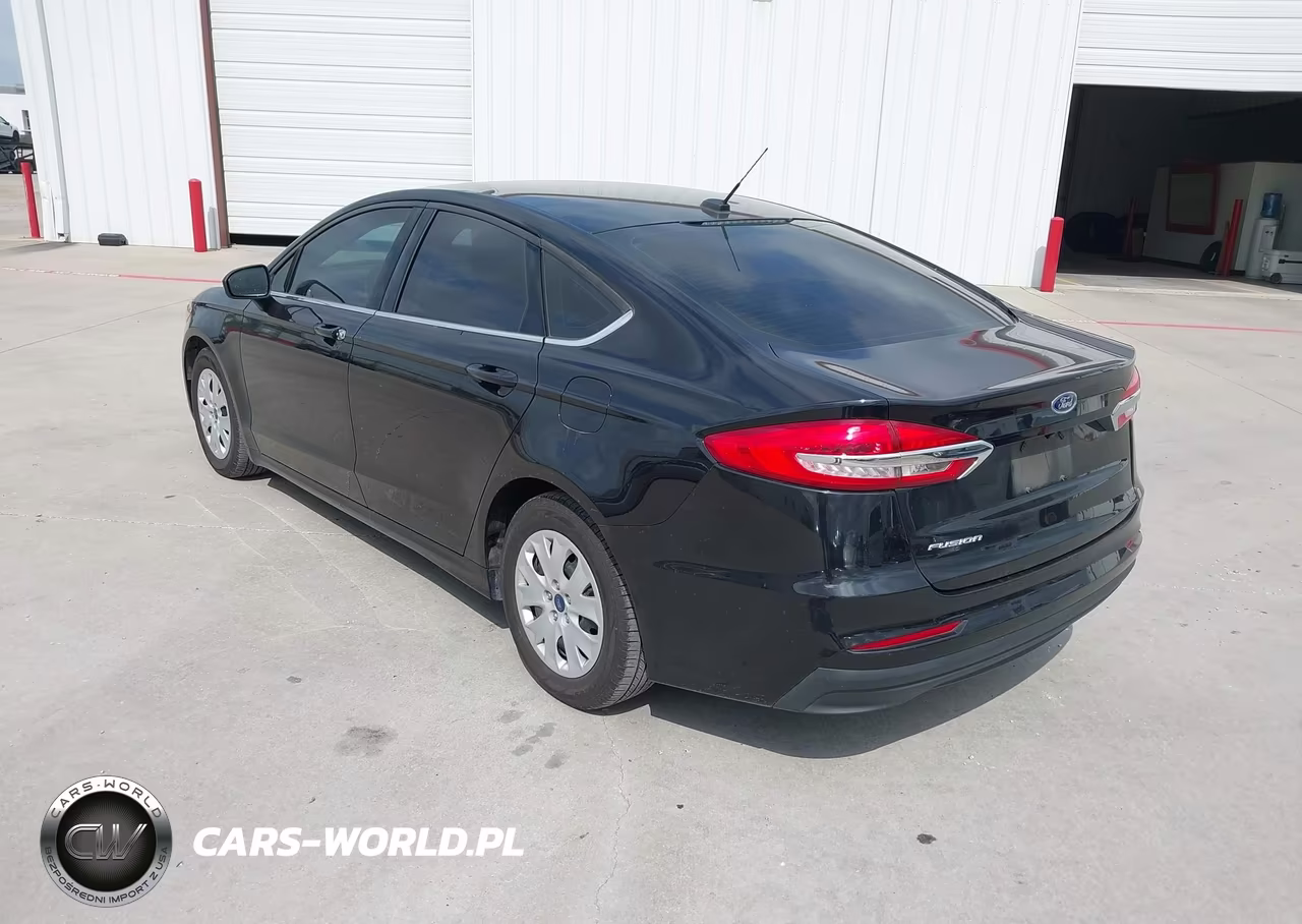 2019 Ford Fusion S VIN:3FA6P0G79KR273939 - 3