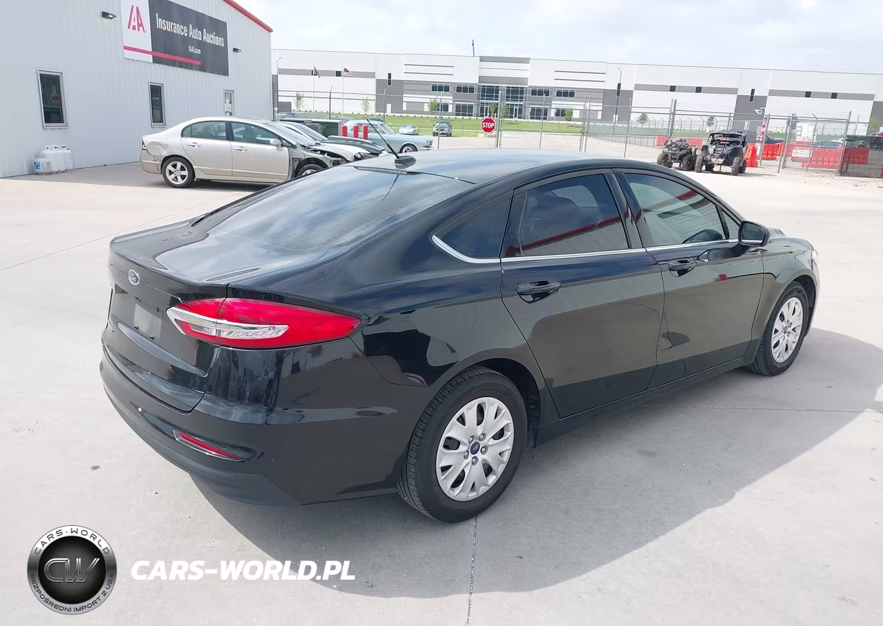 2019 Ford Fusion S VIN:3FA6P0G79KR273939 - 4