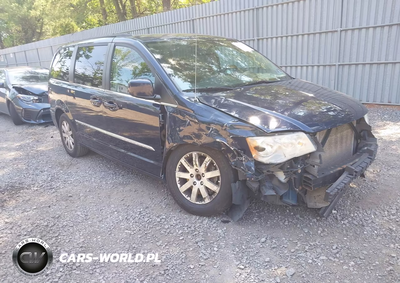 2013 Chrysler Town & Country Touring – zdjęcie 1 z 11