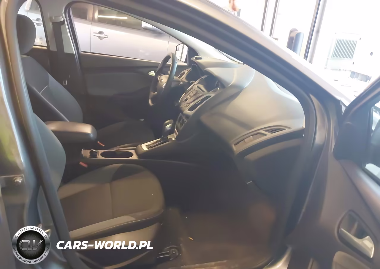 2014 Ford Focus Se VIN:1FADP3F22EL334050 - 5